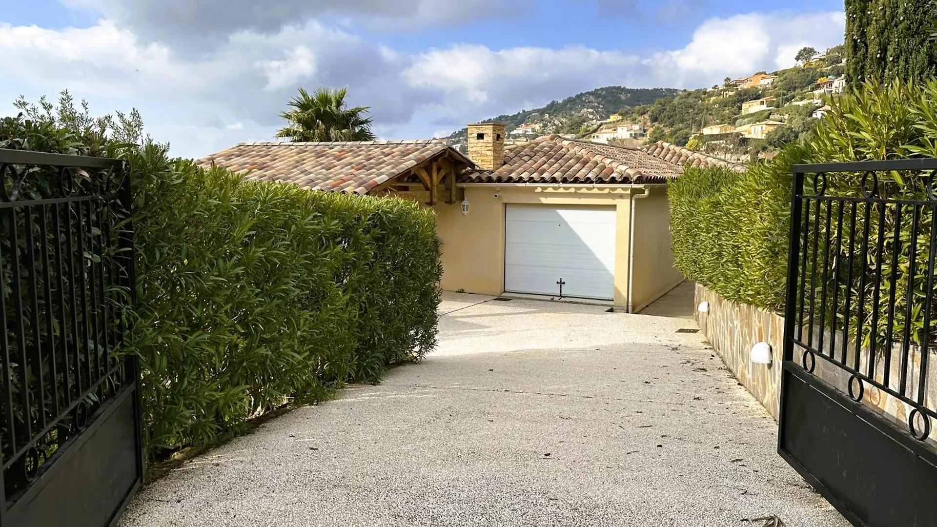 Villa Joya Climatisee Pour 8 Personnes Avec Piscine Et Vue Mer A La Londe-Les-Maures