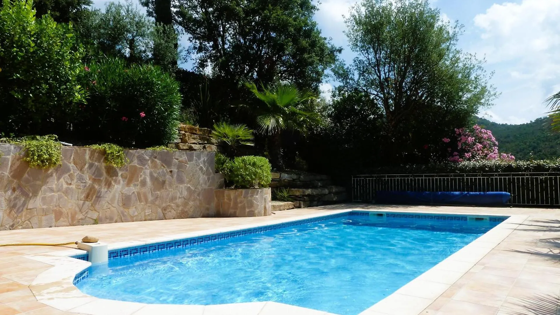 Villa Joya Climatisee Pour 8 Personnes Avec Piscine Et Vue Mer A La Londe-Les-Maures