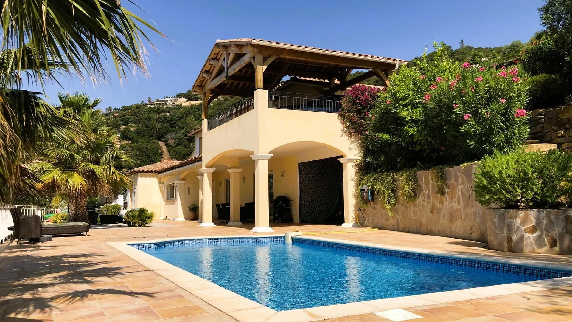 Villa Joya Climatisee Pour 8 Personnes Avec Piscine Et Vue Mer A La Londe-Les-Maures location